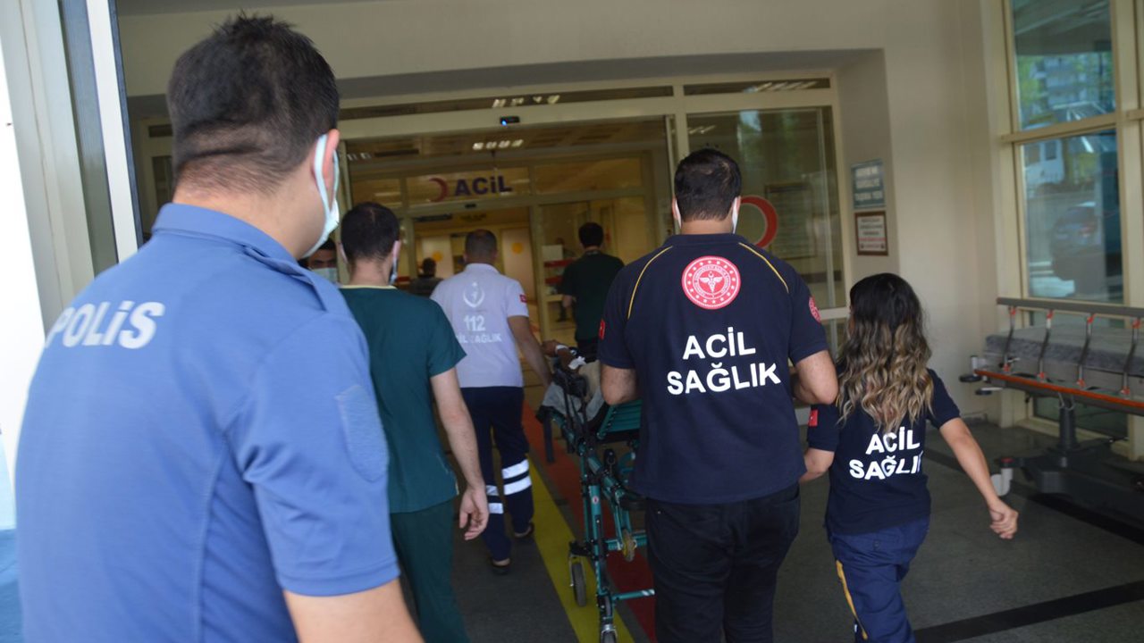 Siirt'te 5 katlı binanın damından düşen kız ağır yaralandı