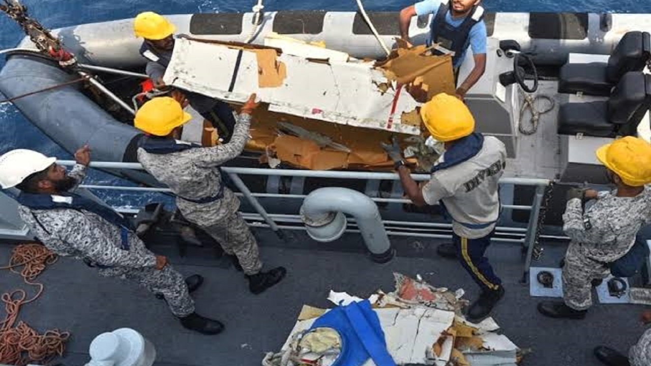 Pakistan açıklarında kaybolan kargo uçağının enkazına ulaşıldı