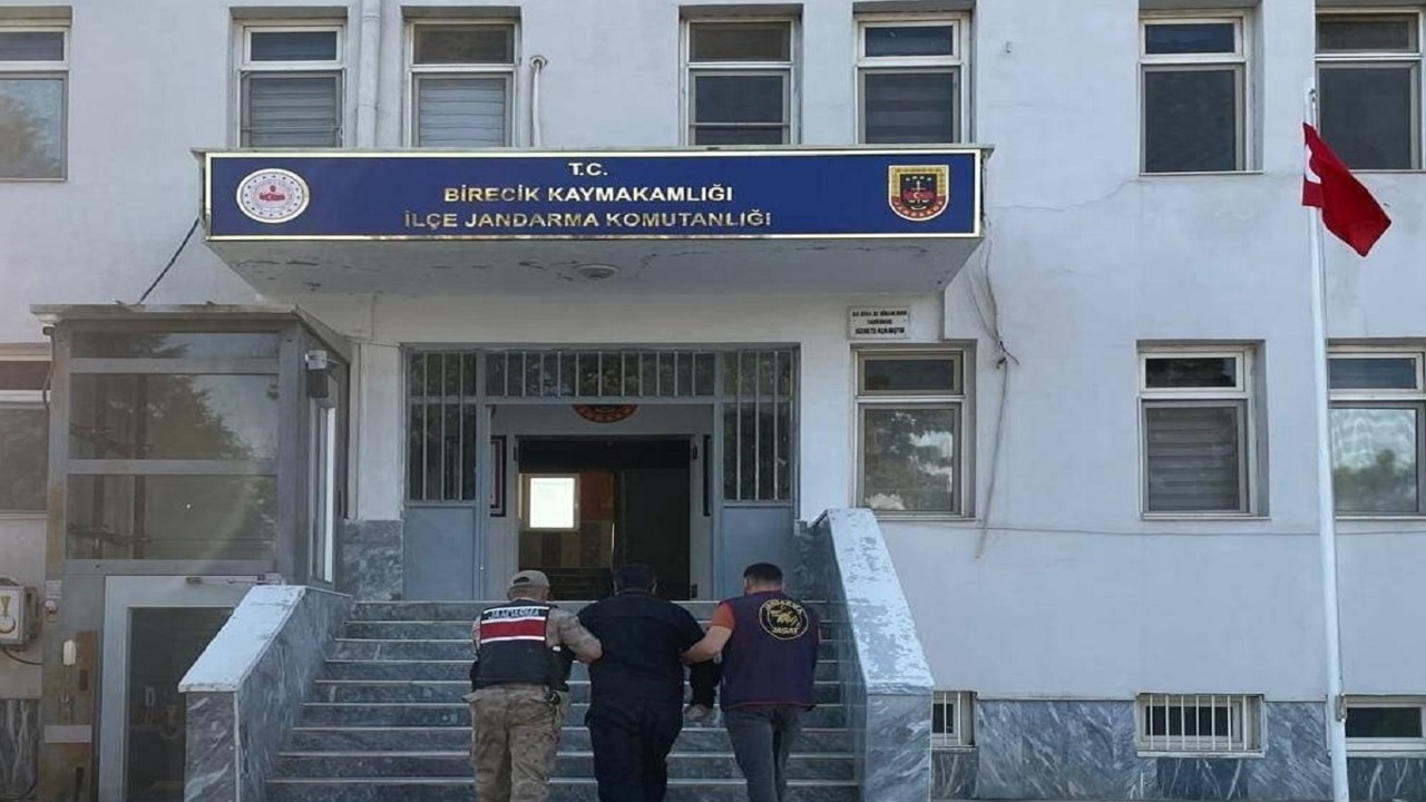 Şanlıurfa'da silahla yağma suçundan aranan hükümlü yakalandı