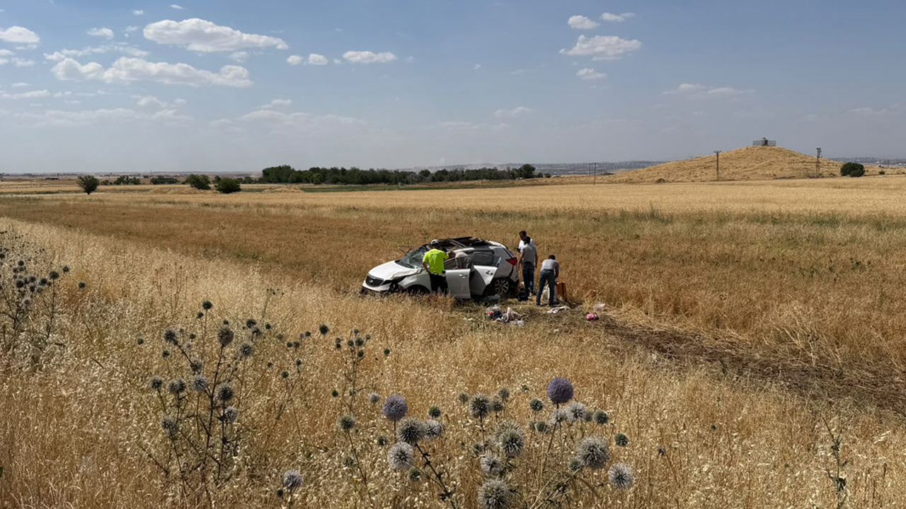 Diyarbakır'da otomobil tarlaya uçtu: 1'i ağır, 5 yaralı