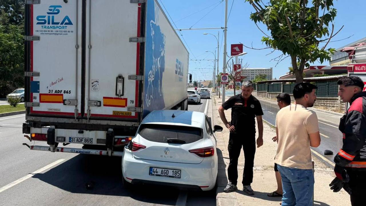 Malatya'da tır ile otomobil çarpıştı