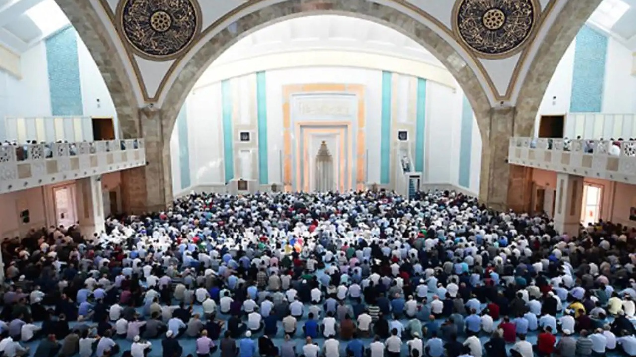 Haftalık cuma hutbesinde 15 Temmuz vurgusu