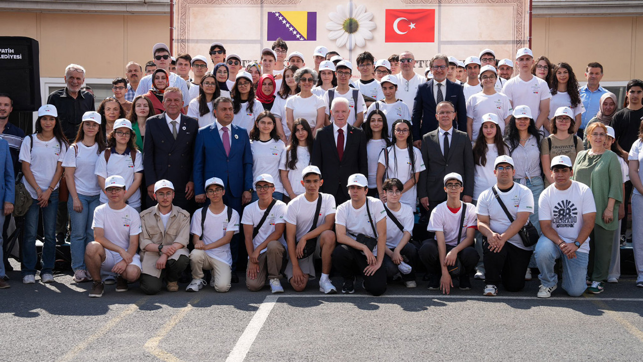 Srebrenitsa anma programı için 200 öğrenci Bosna Hersek'e uğurlandı