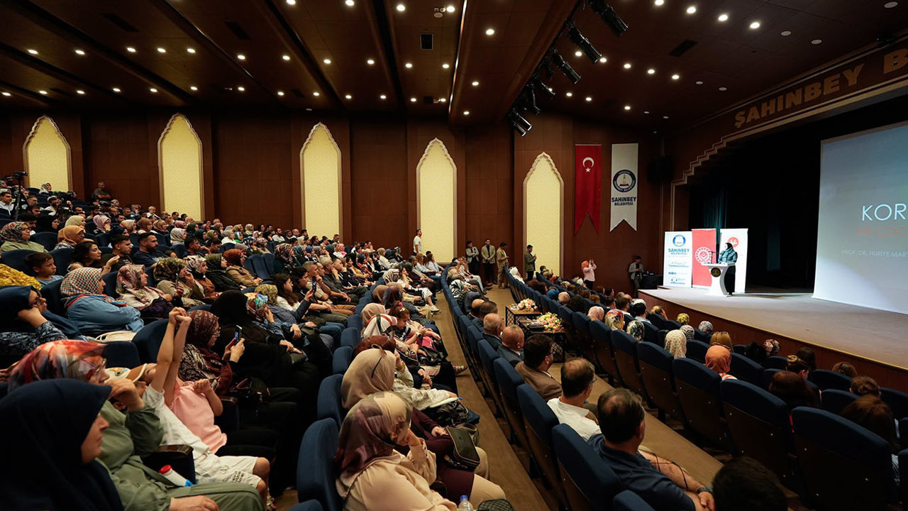 Gaziantep'te "İslam'da koruyucu aile olmak” konferansı düzenlendi