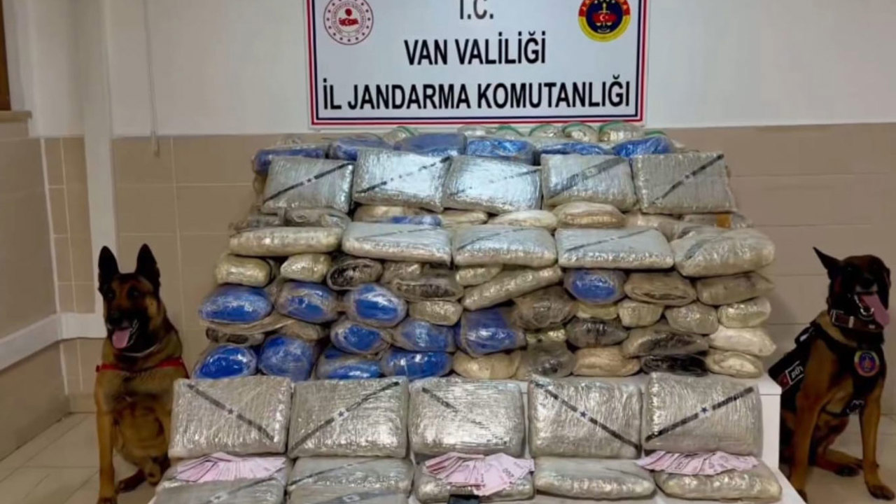 Van'da durdurulan tırdan 333 kilo uyuşturucu çıktı