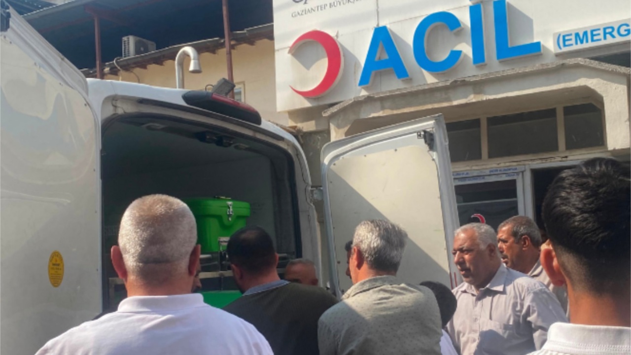 Gaziantep'te üzerine demir kapı devrilen çocuk hayatını kaybetti