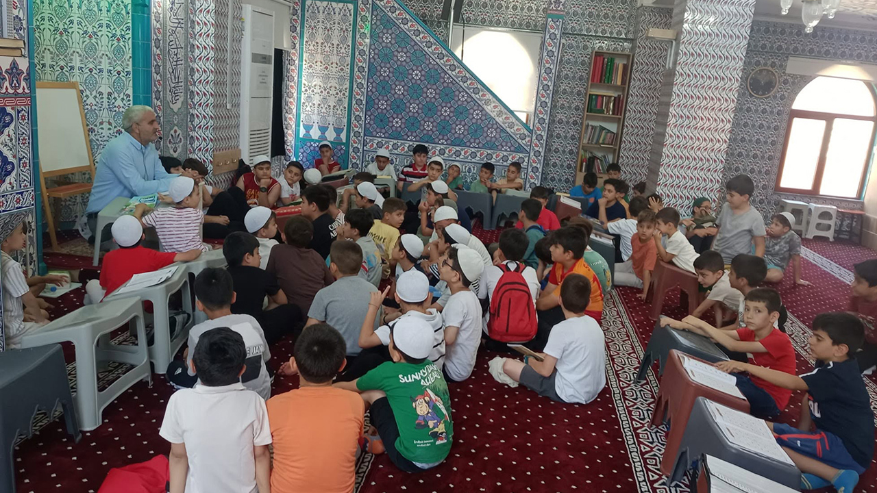 Yaz Kur'an kurslarında bağımlılıkla mücadele seminerleri başladı
