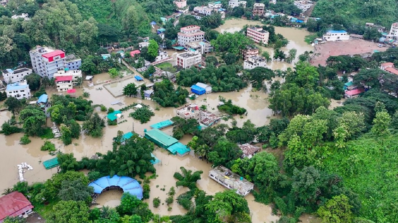 Bangladeş'te muson kaynaklı sel ve heyelanlarda 44 kişi hayatını kaybetti