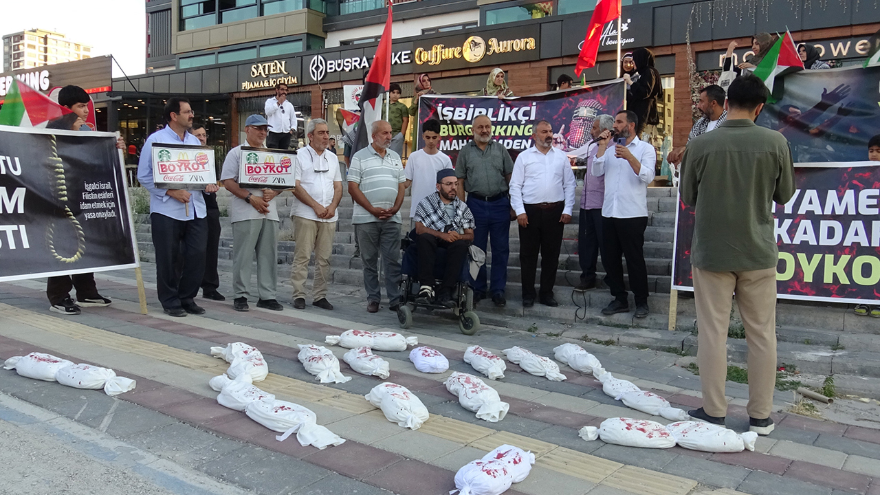Burger King önündeki protesto 14'üncü haftasında: Boykot çağrısı büyüyor