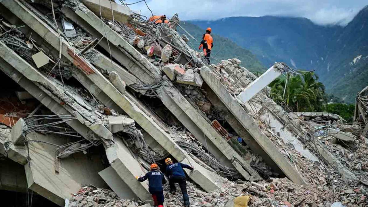 Venezuela'da deprem felaketinde hayatını kaybedenlerin sayısı 4 bin 490'a yükseldi