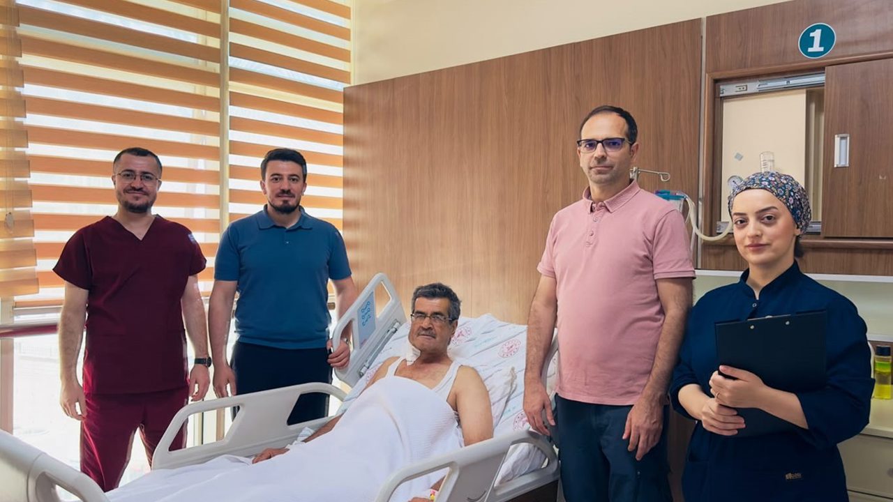 Felç riski taşıyan hasta Siirt'te yapılan şah damarı ameliyatıyla sağlığına kavuştu