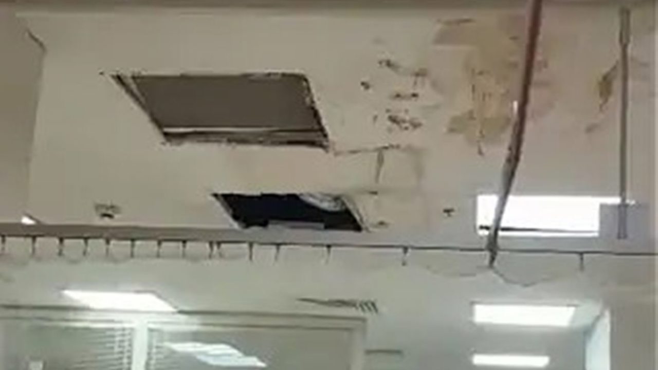 Siirt Eğitim ve Araştırma Hastanesi acil servisindeki paslı tavan tepkilere neden oldu
