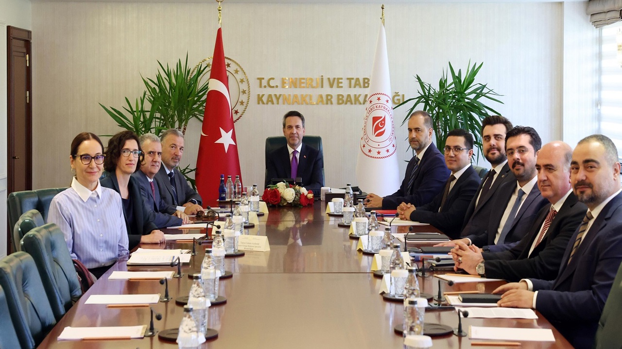 Bakan Bayraktar, Dünya Bankası Türkiye Ülke Direktörü Carret ile enerji yatırımlarını görüştü