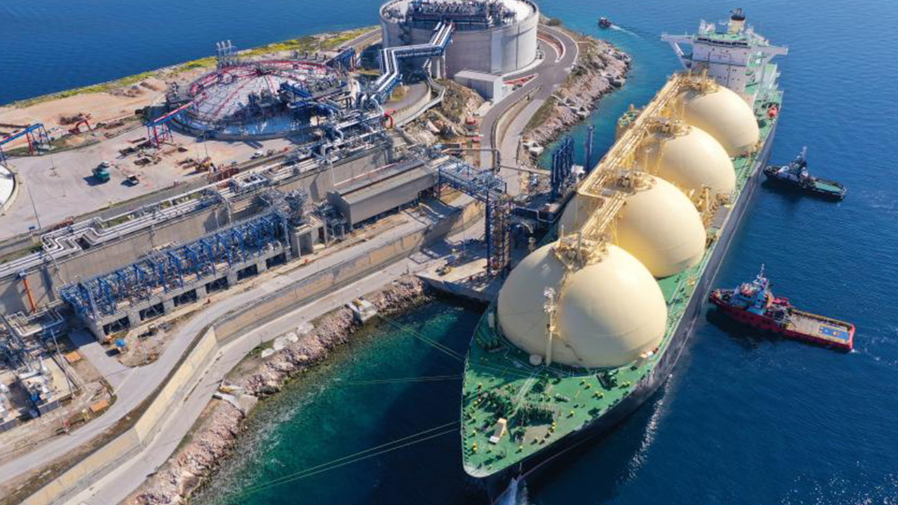 AB'nin Rusya'dan sıvılaştırılmış doğal gaz ithalatı rekor seviyelere ulaştı