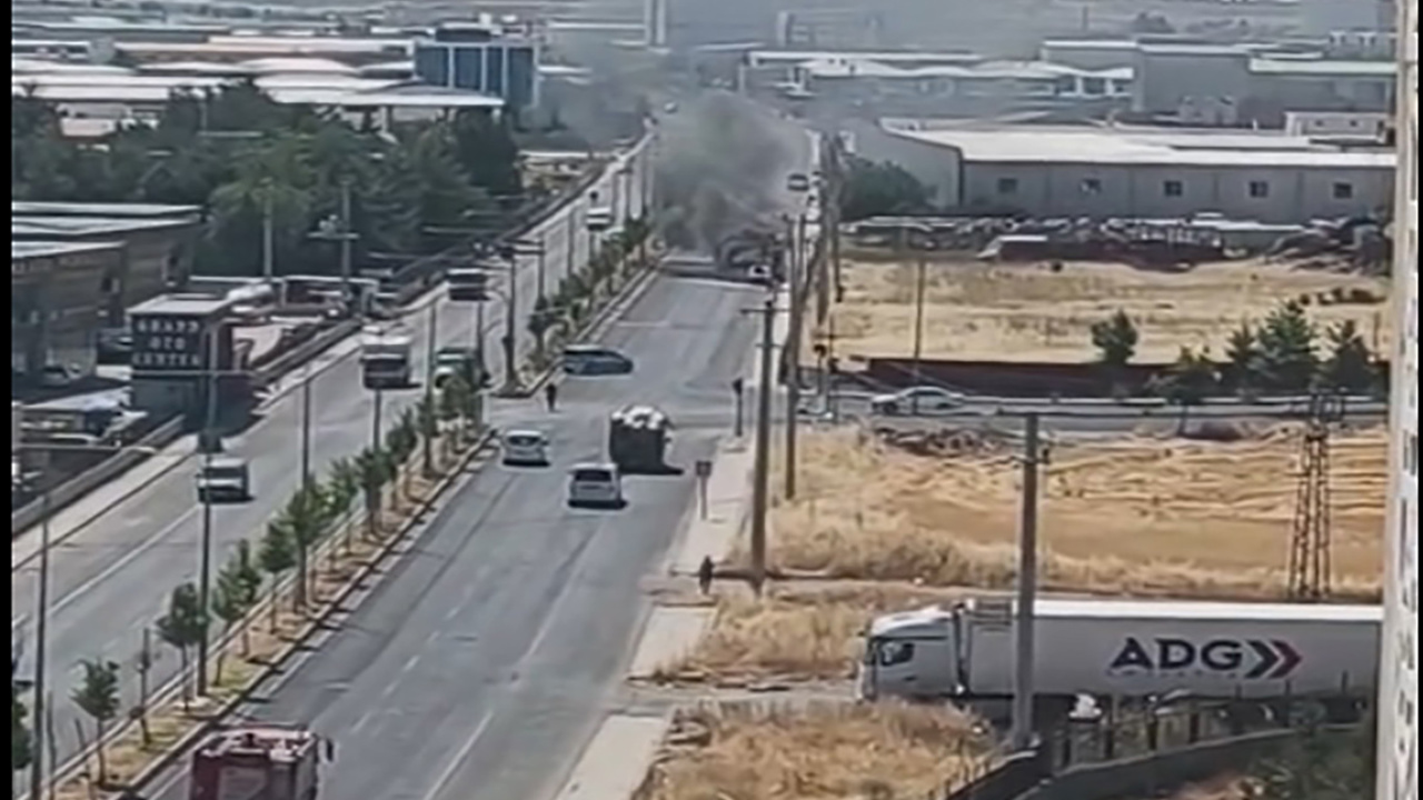 Diyarbakır'da seyir halindeki otomobil alevlere teslim oldu