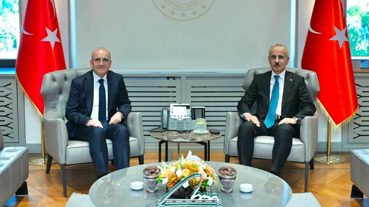 Bakan Şimşek, Ulaştırma ve Altyapı Bakanı Uraloğlu ile görüştü