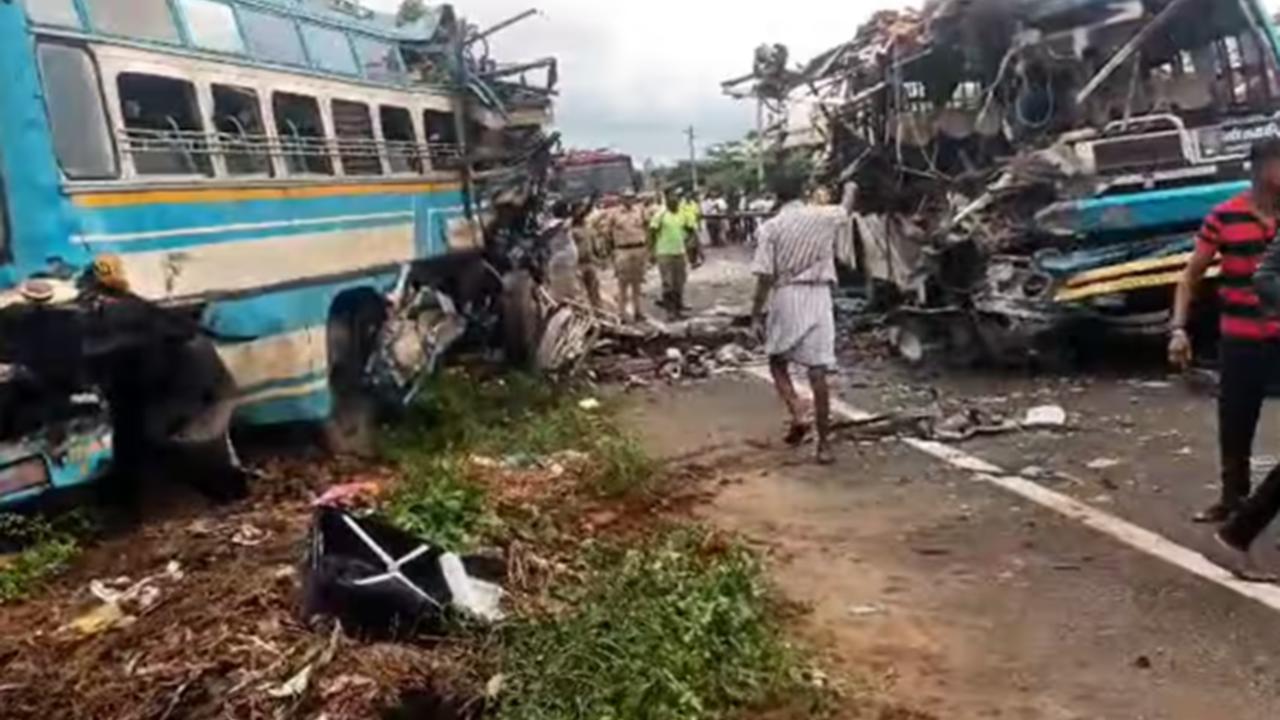 Hindistan'da otobüs kazası: 6 ölü, 22 yaralı