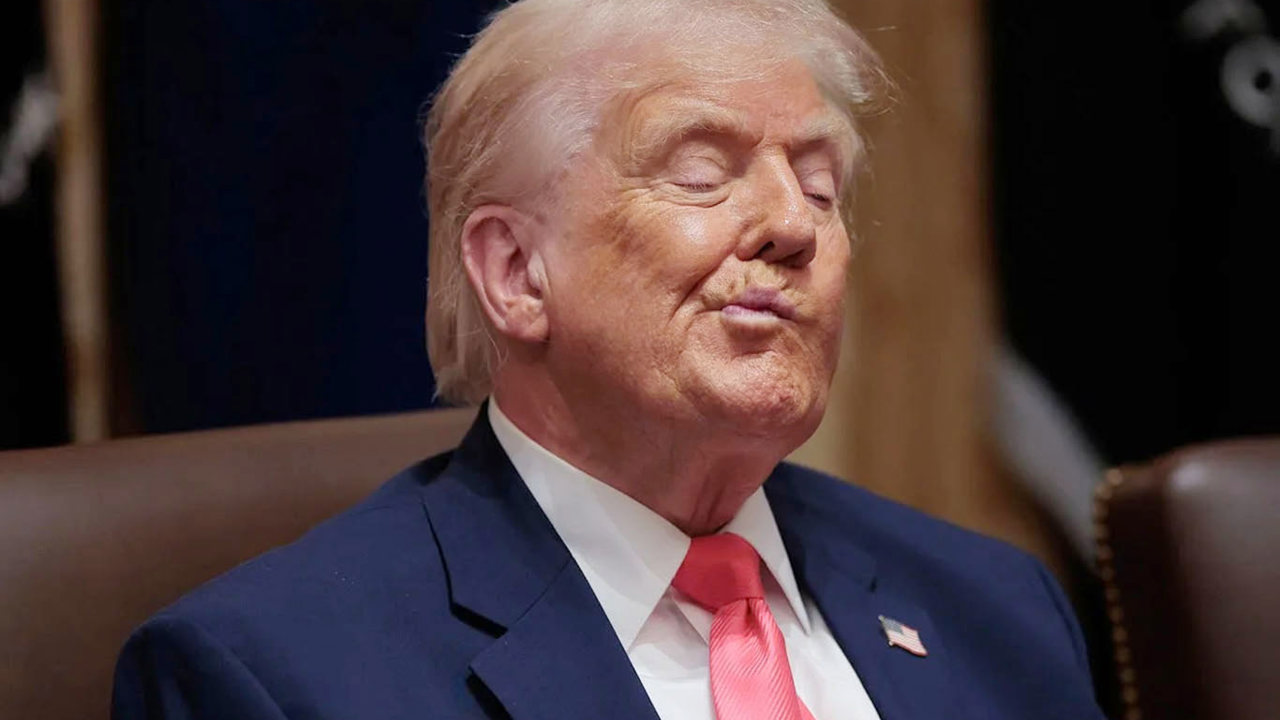 Trump'tan yeni eşkıyalık girişimi: "Hürmüz'den geçen gemileri koruduğumuz için ücret alacağız"