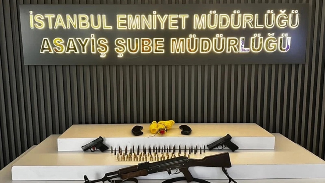 İstanbul'da durdurulan motosikletten el yapımı bomba ve AK-47 çıktı: 7 gözaltı