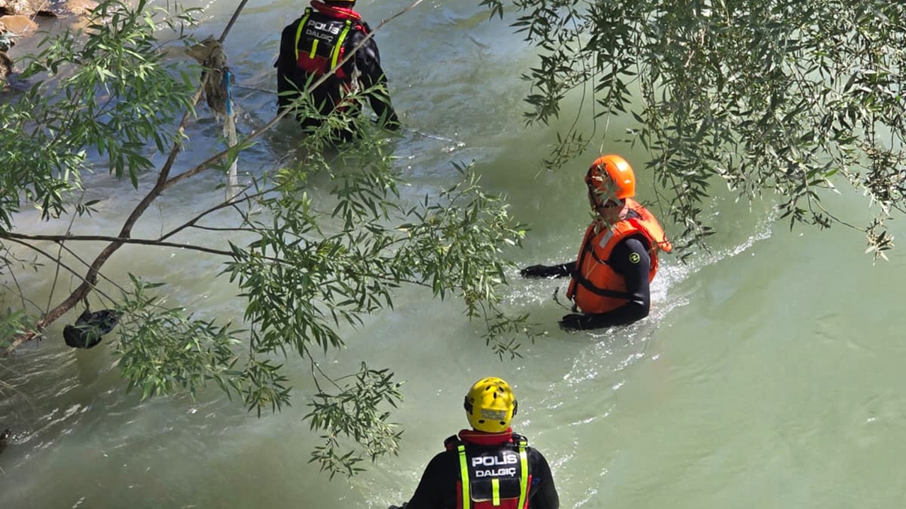 Habur Çayı'nda akıntıya kapılarak kaybolan genci arama çalışmaları devam ediyor