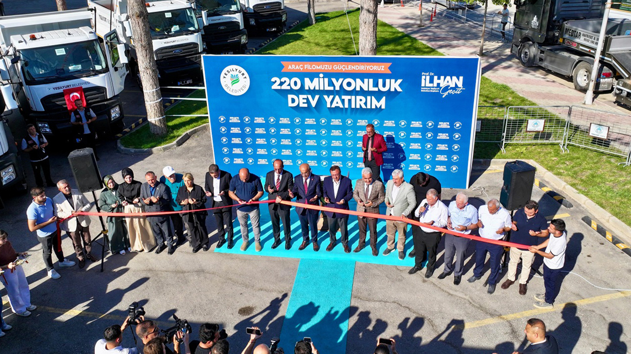 Yeşilyurt Belediyesi araç filosunu yeni iş makinalarıyla güçlendirdi
