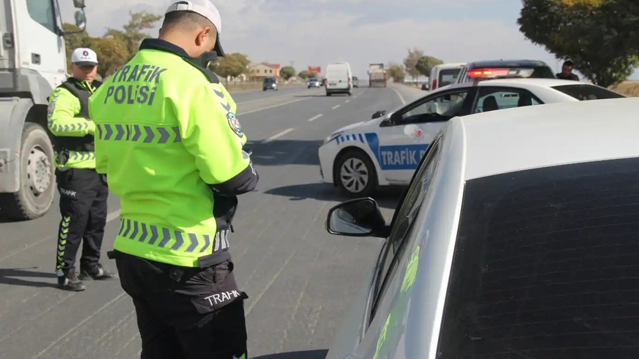 Pendik’te trafikte kavga eden sürücülere ağır ceza