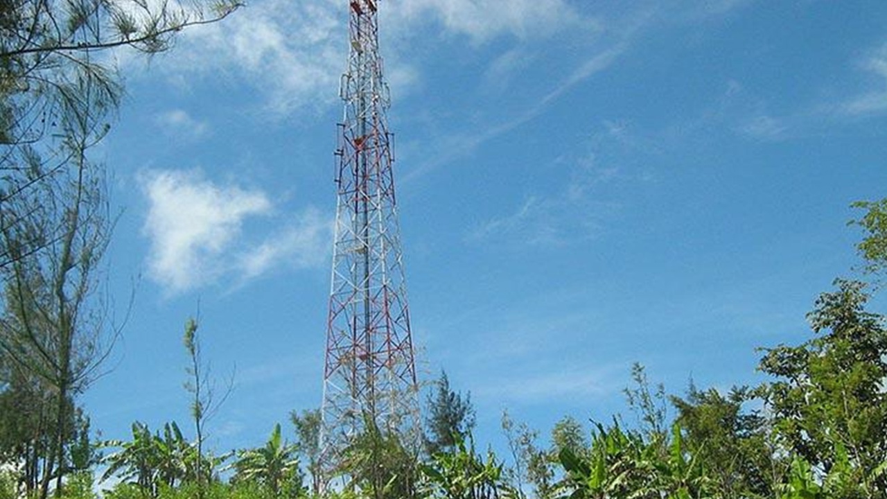 Afganistan, ücra bölgelere 11 telekomünikasyon kulesi kuracak