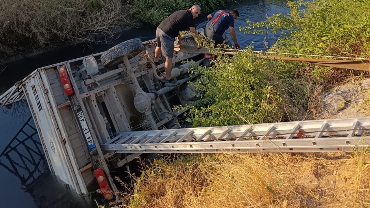 Malatya'da kamyonet sulama kanalına düştü: Bir ölü