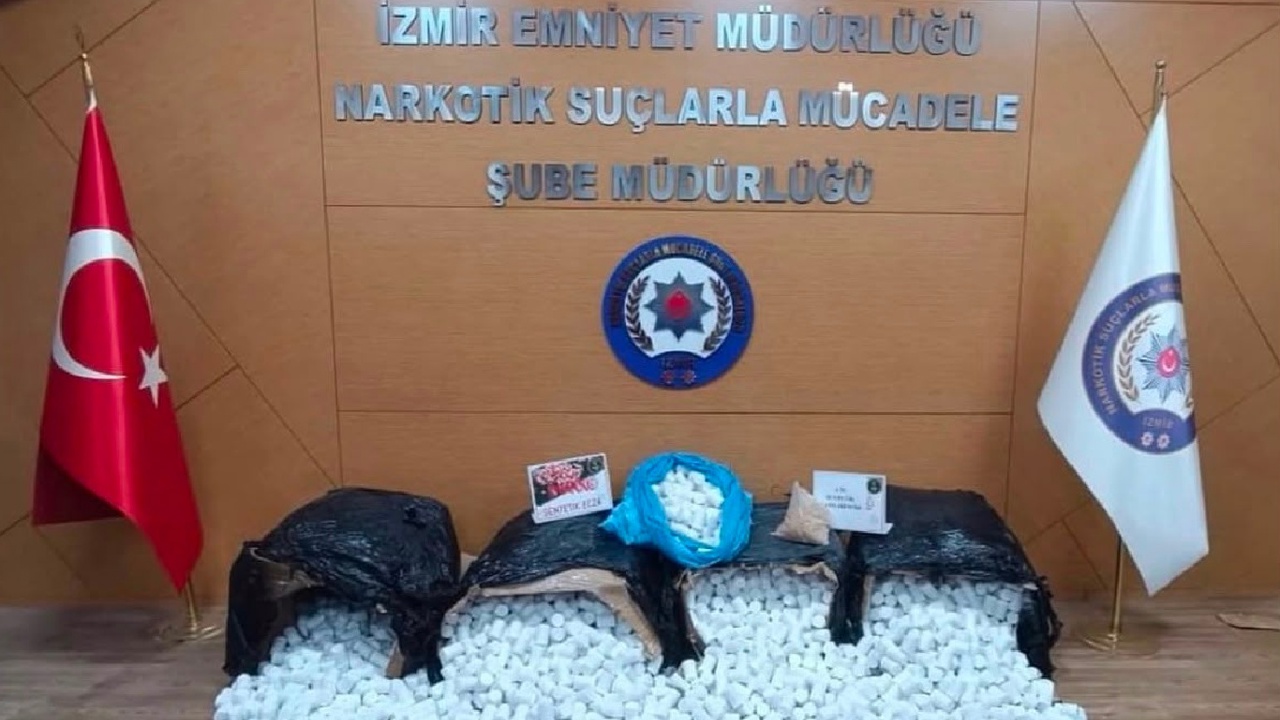İzmir'de uyuşturucu operasyonu: 3 şüpheli tutuklandı