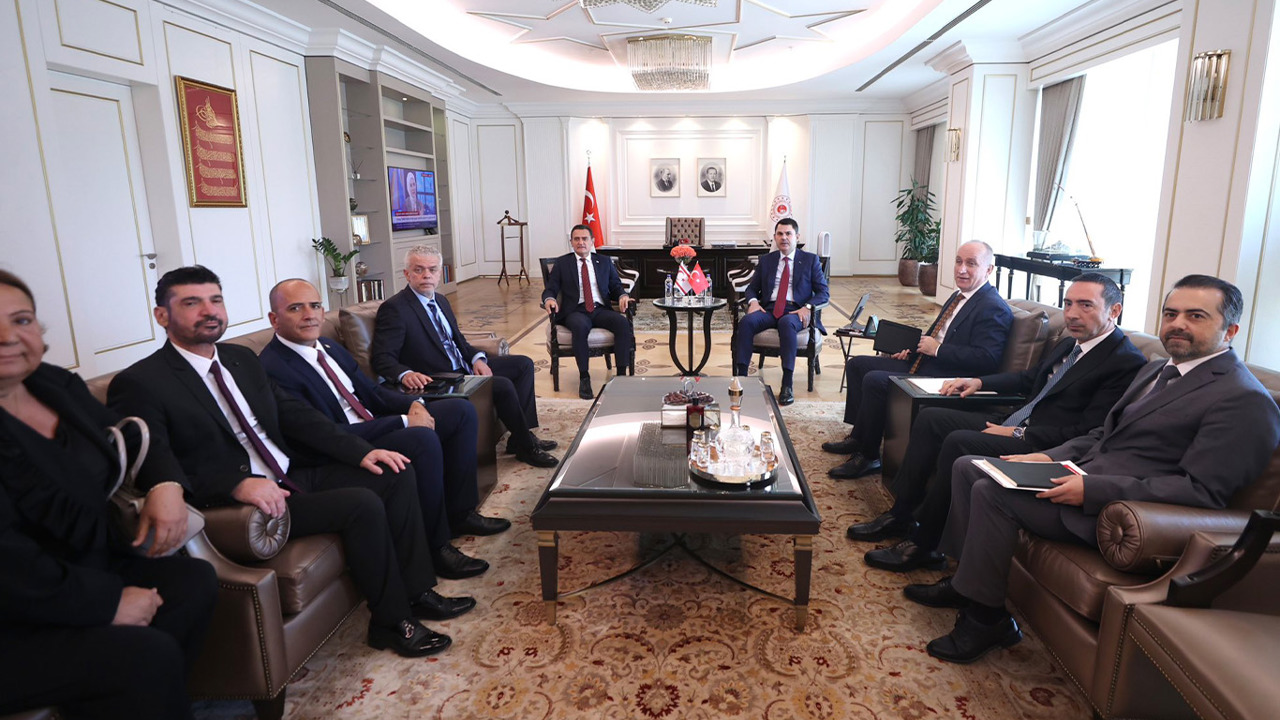 Bakan Kurum, KKTC İçişleri Bakanı Oğuz'u kabul etti