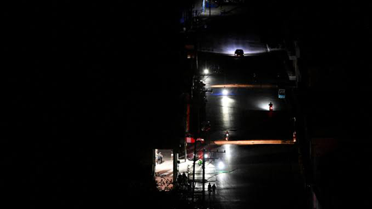 Fransa'da şiddetli fırtına: 53 bin hane elektriksiz kaldı