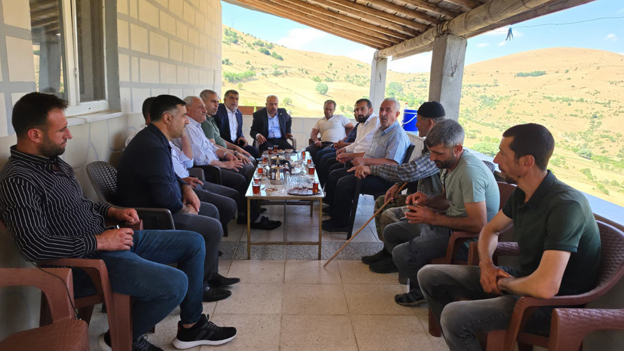 HÜDA PAR heyeti Elazığ'da çiftçilerin sorunlarını yerinde dinledi