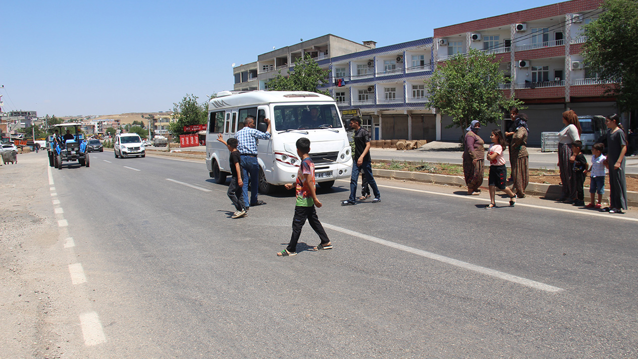 Mahallesi sakinlerinden üst geçit çağrısı: Çocuklarımız her gün ölümle burun buruna