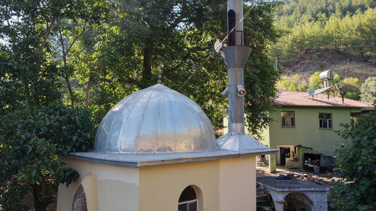 Anamur'daki 9 metrekarelik cami yolcuların uğrak noktası