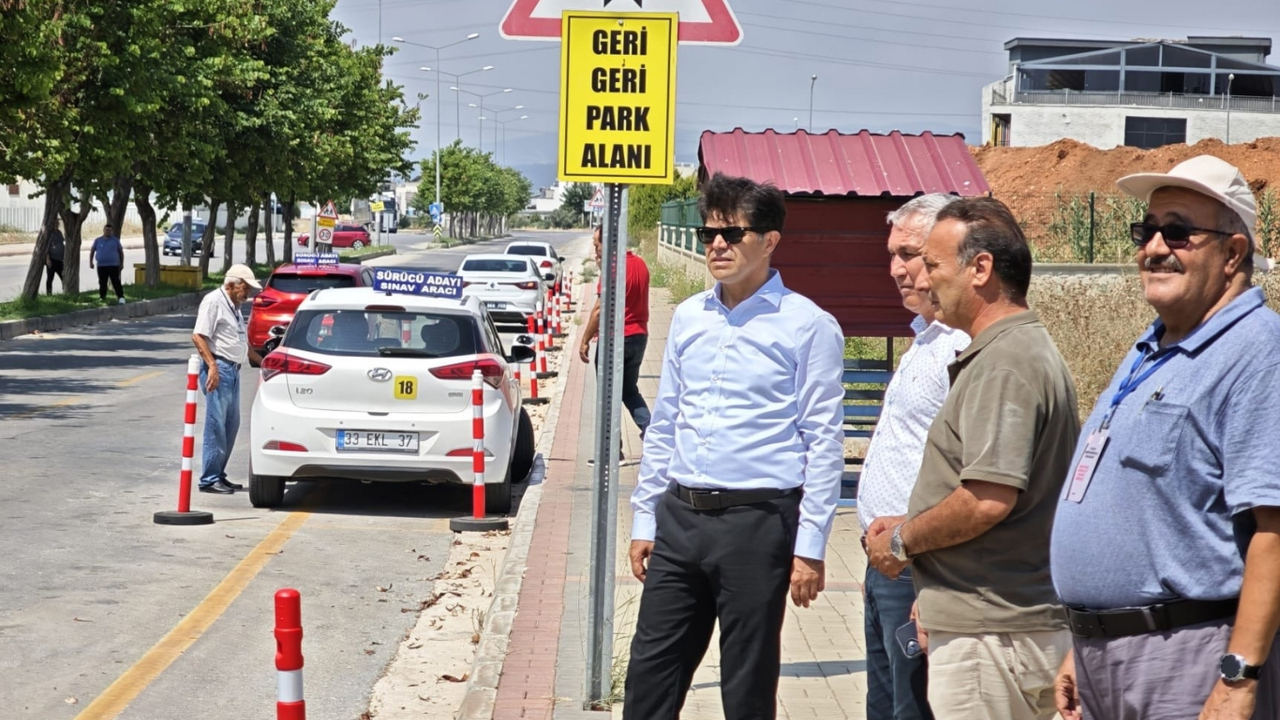 İl Milli Eğitim Müdürü Özdemirci, sürücü adaylarının sınavını yerinde inceledi