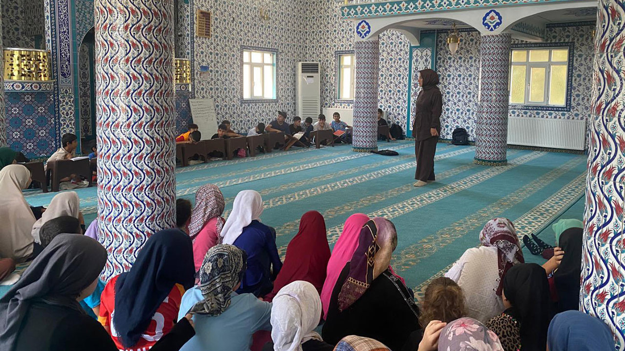 Kur'an kursu öğrencilerine ağız ve diş sağlığı eğitimi verildi