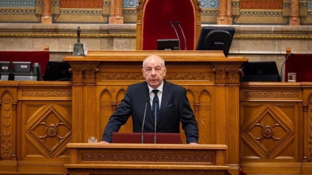 Macaristan'da Cumhurbaşkanı Sulyok kendisini görevden alan yasayı onayladı