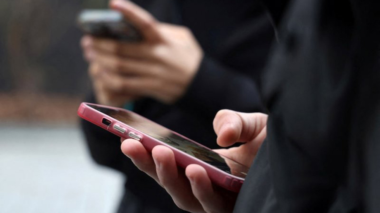 Çekya okullarda cep telefonu kullanımını yasaklamaya hazırlanıyor