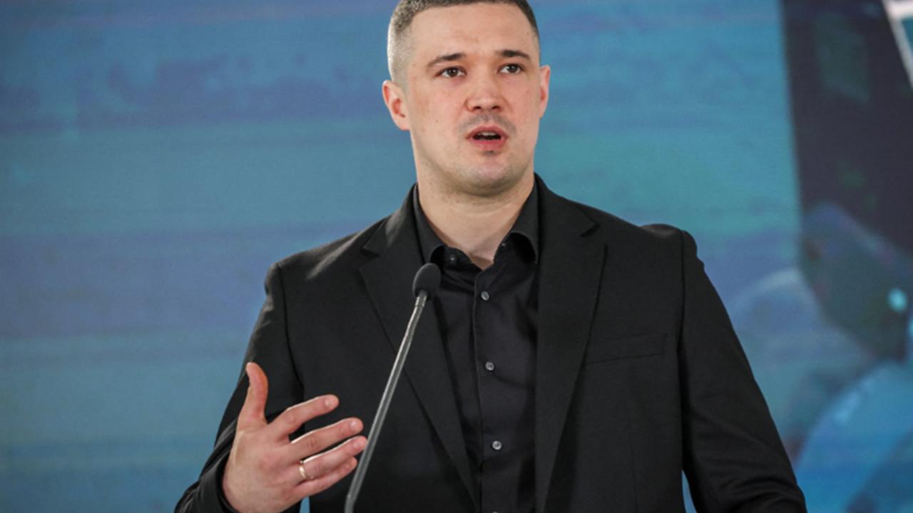 Ukrayna'da Savunma Bakanı krizi: İstifa, protestolar ve komuta kademesinde güç mücadelesi