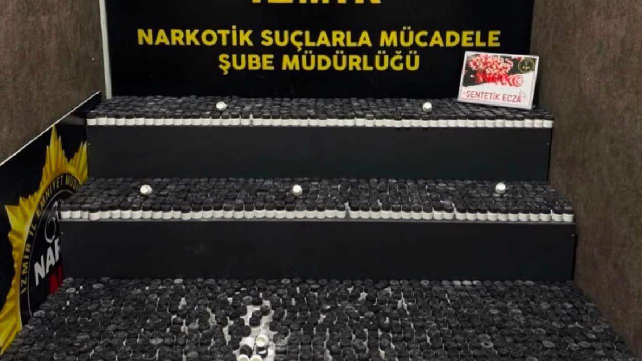 İzmir'de 29 kilo 200 gram sentetik ecza hammaddesi ele geçirildi