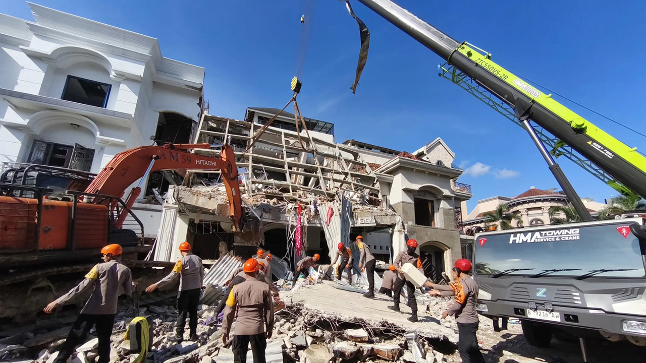 Endonezya'da bir sitede patlama: 3 ölü