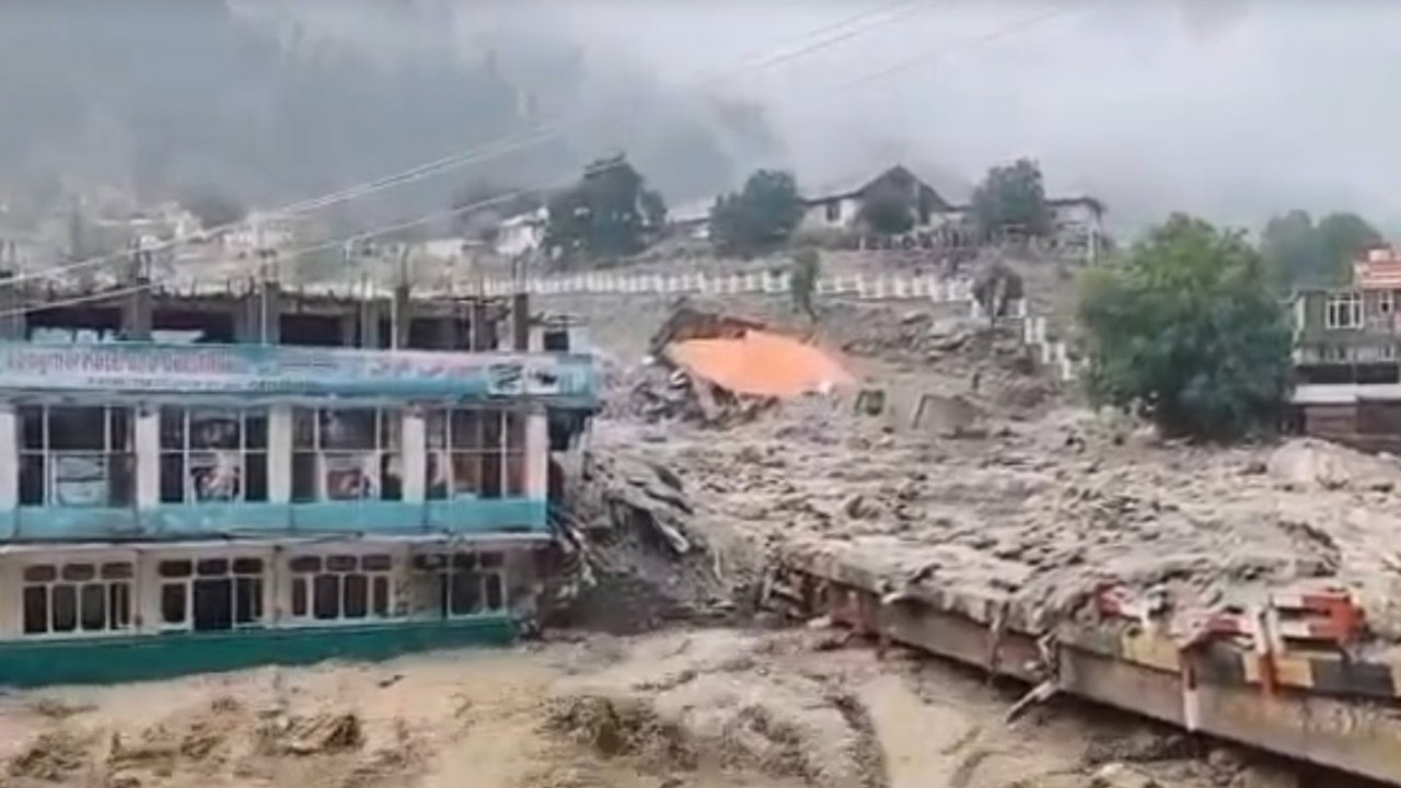Afganistan'ın Nuristan eyaletinde sel: Çok sayıda ölü ve kayıp var