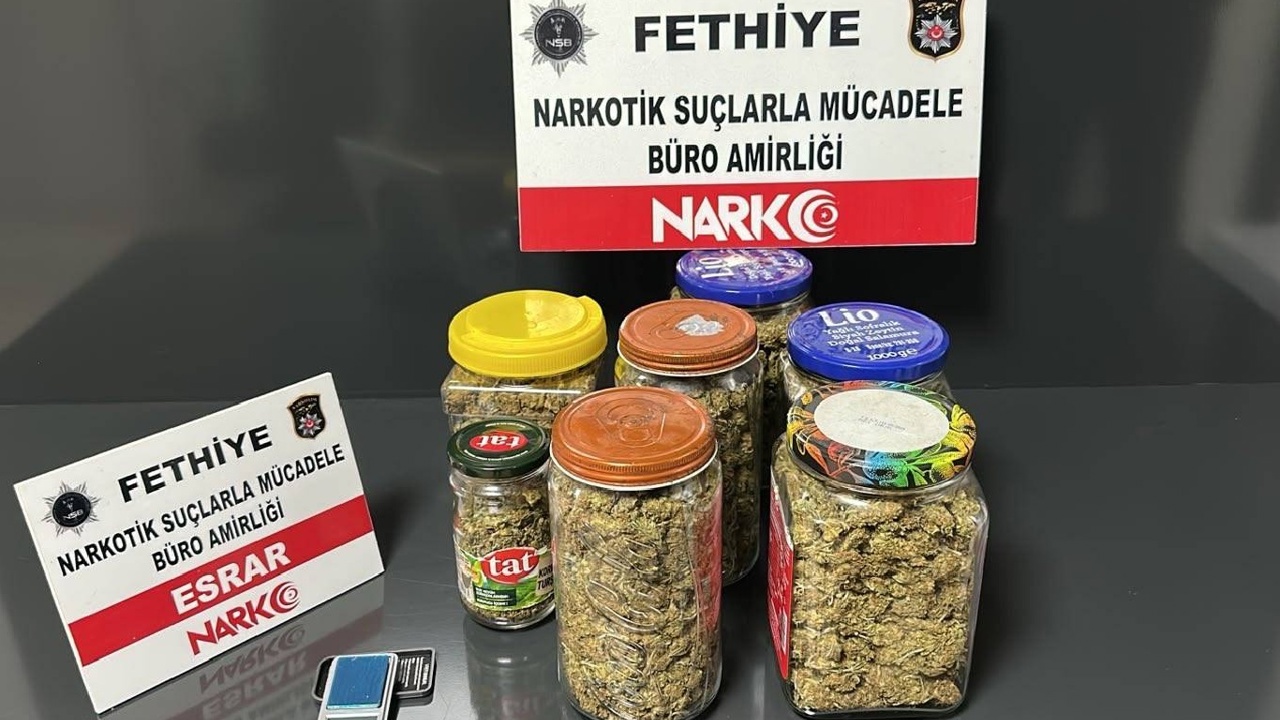 Muğla'da 1 kilogram esrar ele geçirildi. Bir tutuklama