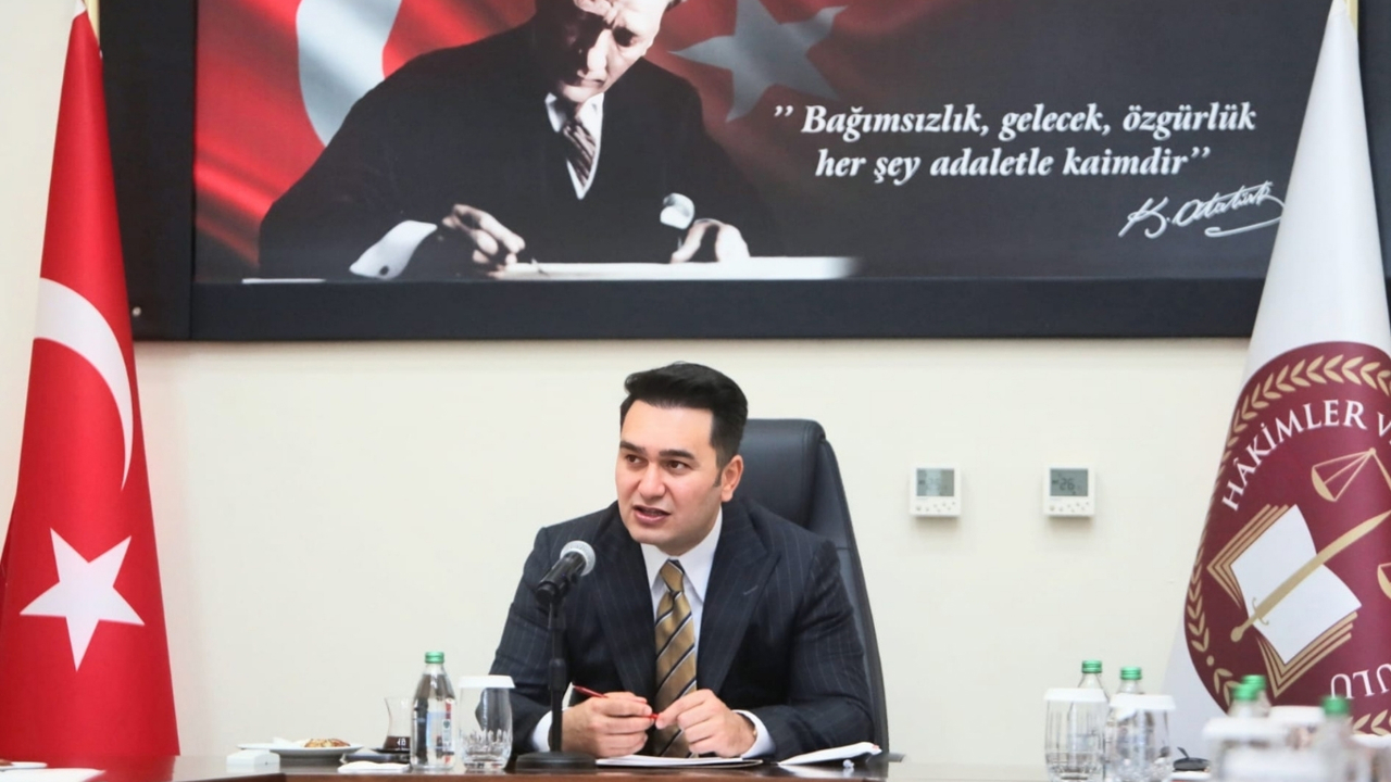 Mersin Cumhuriyet Başsavcısı Yasin Emre, basın temsilcileriyle buluştu