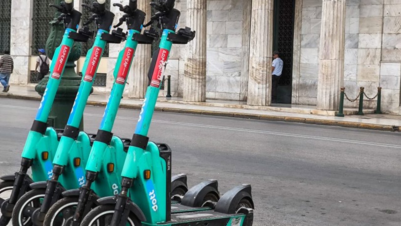 Yunanistan, 17 yaş altı kişiler için elektrikli scooter kullanımını yasaklayacak