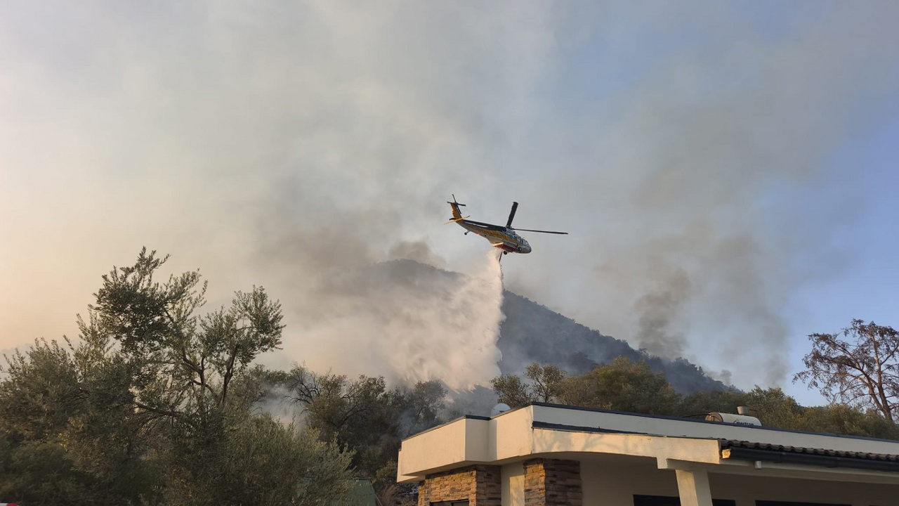 Muğla’daki orman yangınında söndürme çalışmaları devam ediyor