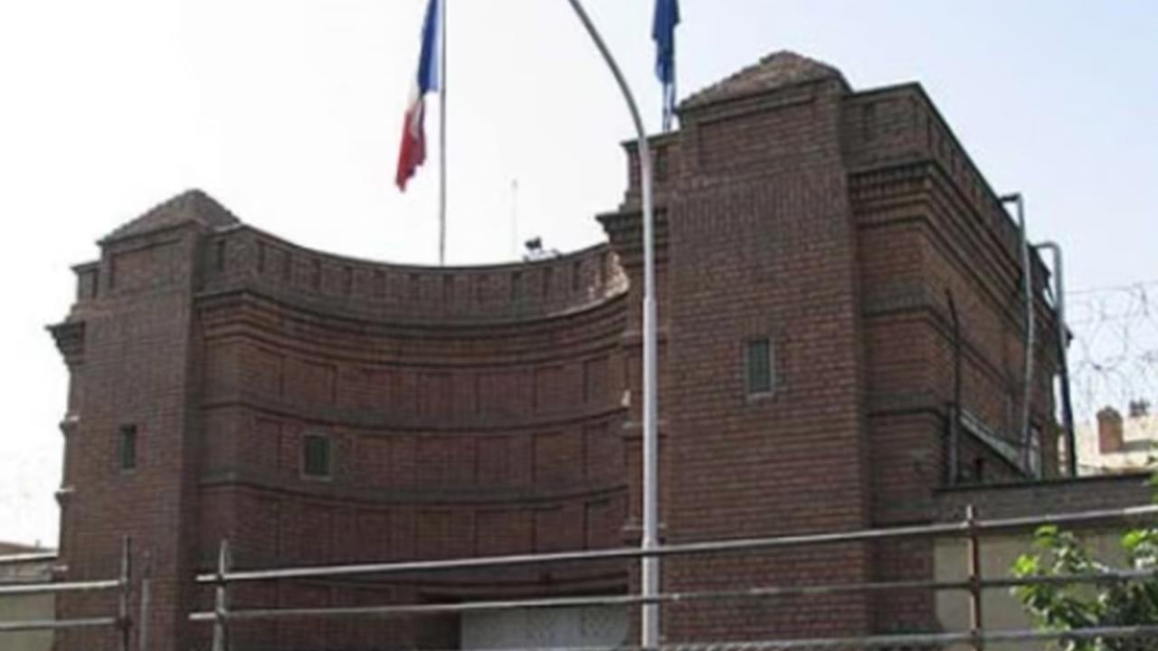 Fransa, Tahran Büyükelçiliğindeki diplomatlarını tahliye etti