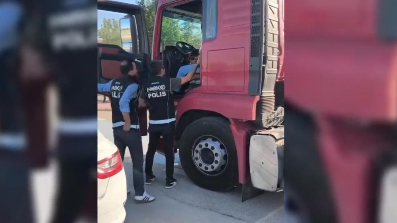 Konya'da uyuşturucu operasyonunda 98 bin sentetik ecza hap ele geçirildi