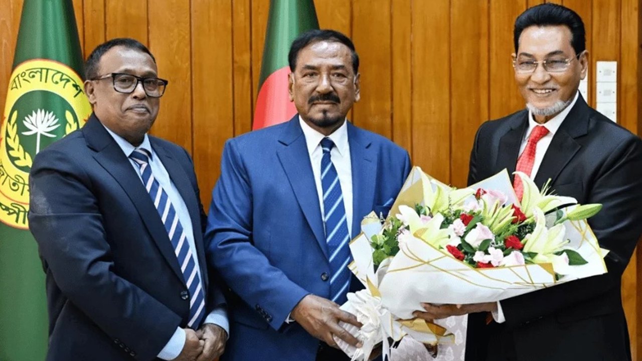 Şahabuddin'in istifasının ardından Bangladeş parlamento başkanı cumhurbaşkanlığı görevini üstlendi