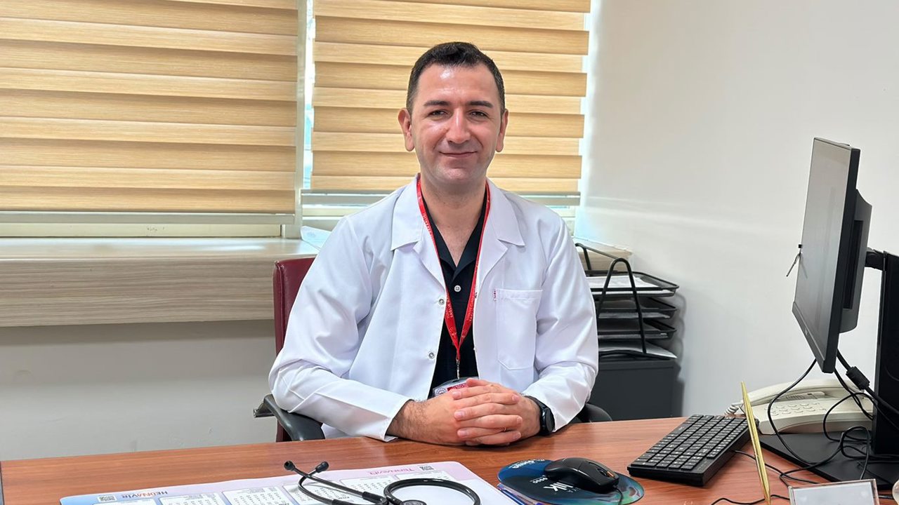 Op. Dr. Aktürk: İki haftadan uzun süren öksürüğü ihmal etmeyin